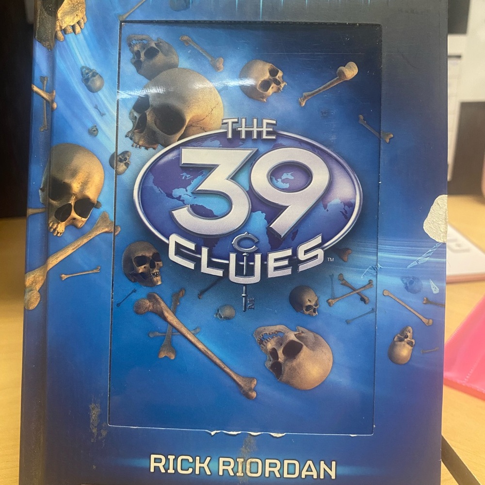 The 39 Clues Book by Rick Riordan - Blue Cover